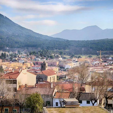 En Con Jardín Casa de Férias La Adrada