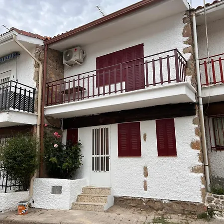 En Con Jardín Casa de Férias La Adrada