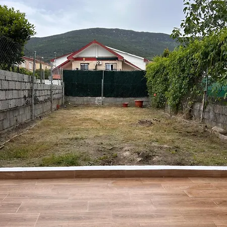 Casa de Férias En Con Jardín La Adrada